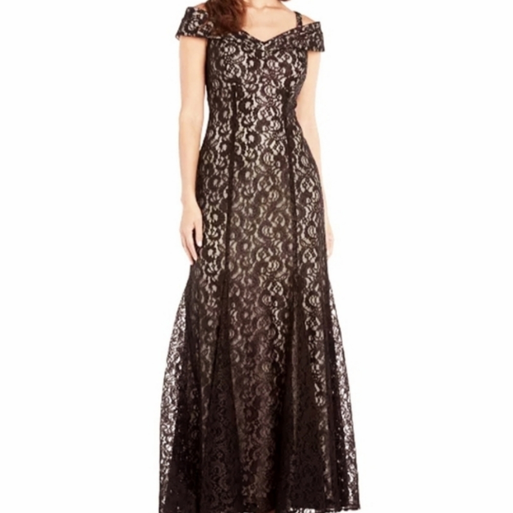 Elegant Shoulder Baring Sweetheart Neckline evening gown.